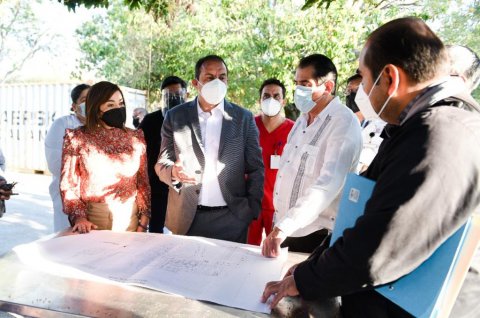 Recorre Cuauhtémoc Blanco Hospital de Tetecala próximas obras de remodelación
