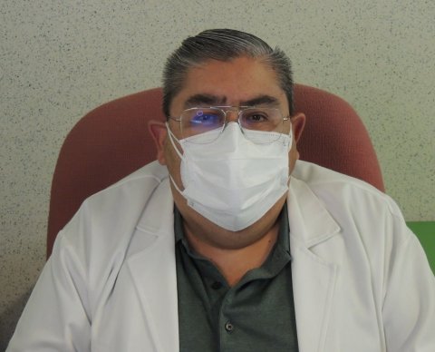 Dr. Carlos Nicolás del Río Almendarez, pediatra infectólogo y jefe del Servicio de Consulta Externa del HNM