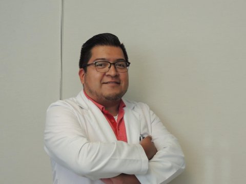 Édgar Ramón Chávez Robles, director del Servicio de Medicina Crítica y Urgencias del HNM