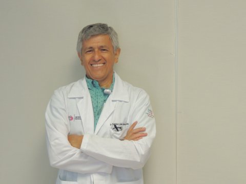 José Carrera Sánchez, oftalmólogo pediatra del HNM