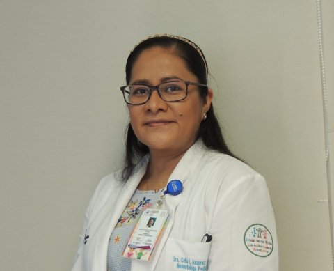 Celia Ithalia Anzures López, neonatóloga pediatra y titular de la clínica