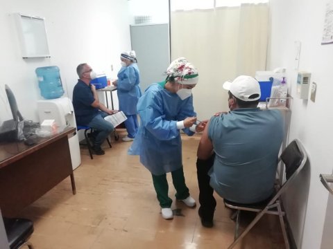 inmunización contra COVID-19 a personal de salud privado en Morelos