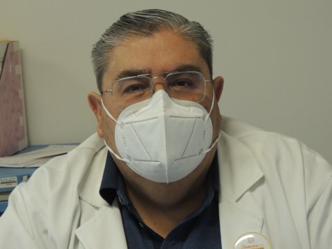 Carlos Nicolás del Río Almendarez, infectólogo pediatra y jefe del servicio de consulta externa del HNM