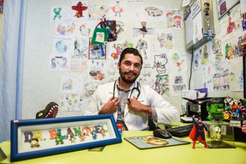 Jorge Israel Hernández Blanquel, infectólogo pediatra de la unidad hospitalaria y maestro en salud pública