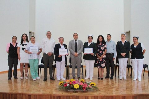 <a href="/noticias/entregan-autoridades-sanitarias-reconocimiento-personal-de-enfermeria">Entregan autoridades sanitarias reconocimiento a personal de enfermería</a>