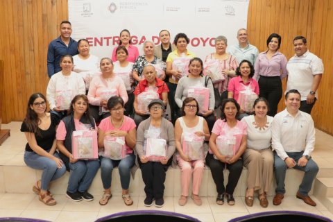 <a href="/noticias/entrega-hector-baron-protesis-externas-de-mama-mujeres">Entrega Héctor Barón prótesis externas de mama a mujeres</a>